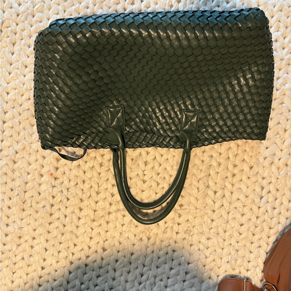 Elegant Green Woven Tote Bag